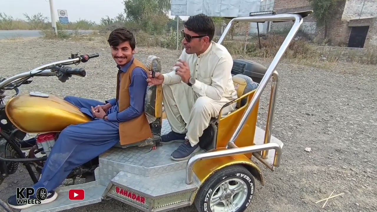 پاکستانی بچے نے گھریلو سامان سے تھری ویلر رکشہ تیار کیا