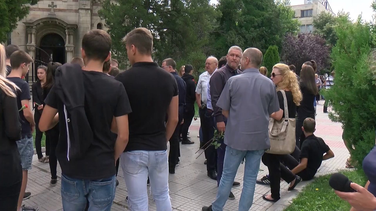 Бяла се сбогува с Алекс
