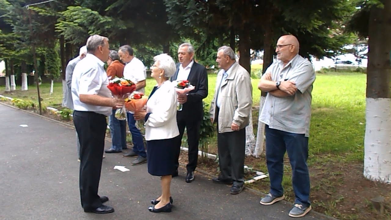 Promoția 1972 a Liceului Teoretic Axente Sever a revenit pe băncile școlii | novatv.ro