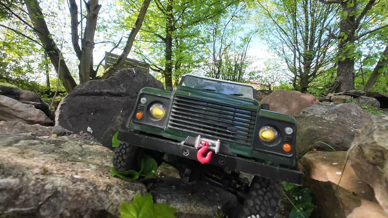 RC4WD Landrover Defender D90 - Gelände 2 Chassis - garden trail