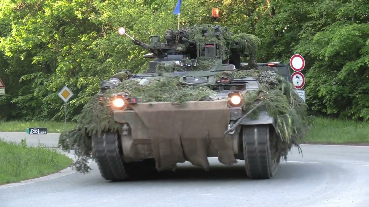 Bundeswehr verlegt Gefechtskonvois mit Marder und Leopard2 auf Übungsplatz/4K