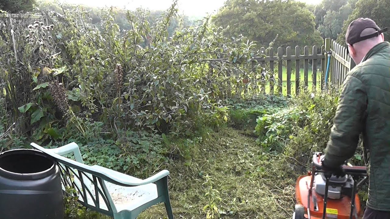 Review - Flymo XL500 dealing with a badly overgrown garden.