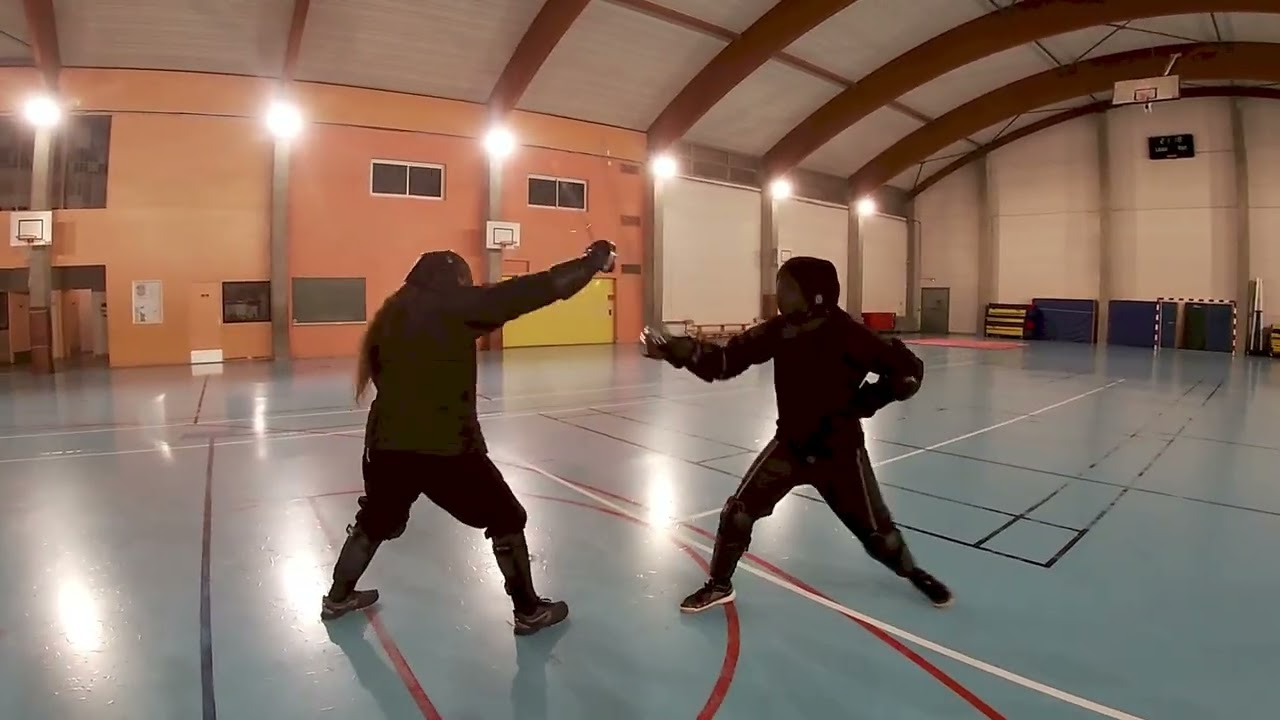 Ecole chevaleresque, Sylvain et Thomas sparring au sabre.
