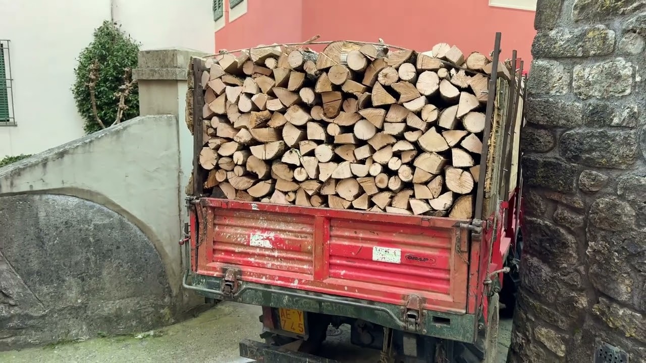 Amazing tractor driving skills in Barga
