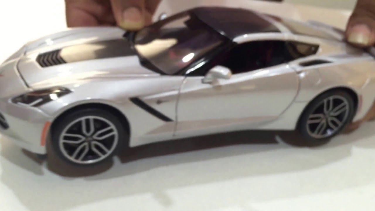 Maisto 2014 Corvette Stingray Z51 1/18 Exclusive Diecast Model Car