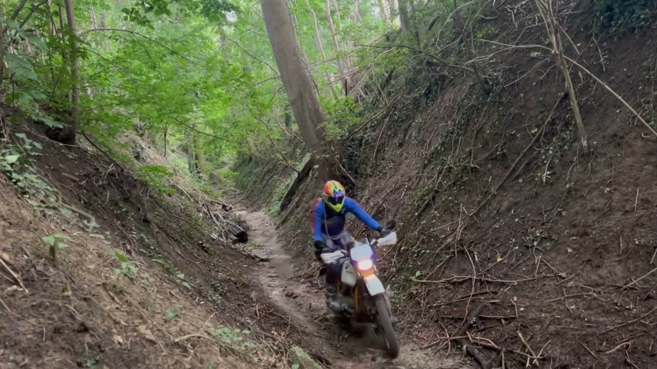 BMW R100gs doing some offroading. Airhead goes enduro. Classic enduro and adventure riding