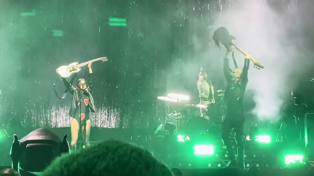 Smile - Wolf Alice (AO Arena, Manchester - 28/11/2025)