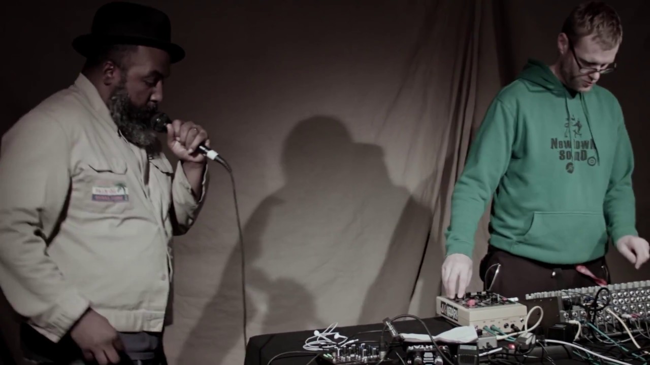 ROGER ROBINSON + DISRUPT - Live Session - London - Soundcheck.tv