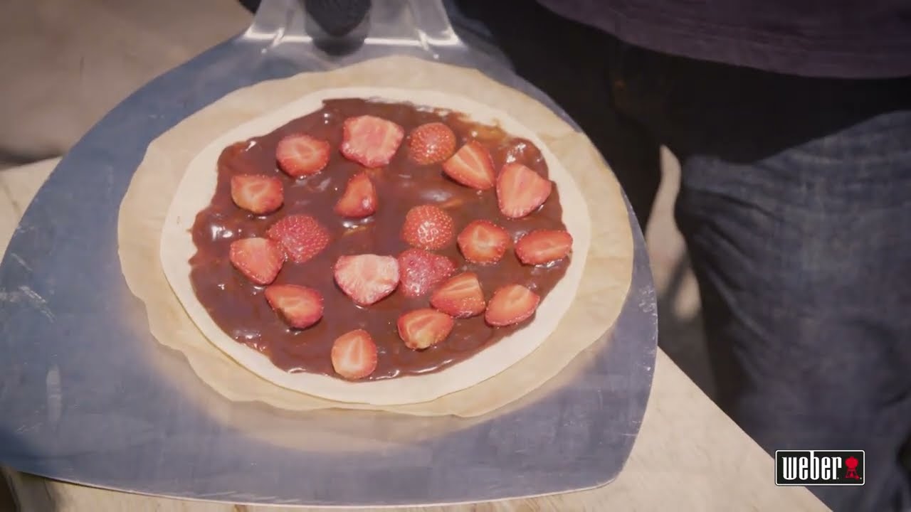 Pizzaheber aus Edelstahl von Weber bei Möbel Heinrich