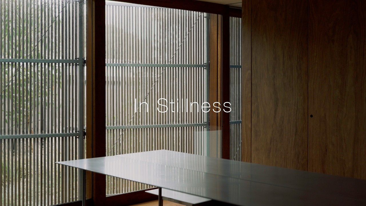 In Stillness – A Minimalist Home of Screens, Shadow and Calm