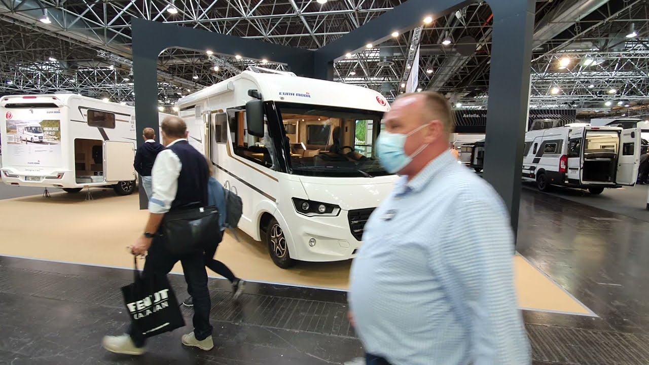 100k rear washroom high end motorhome. Eura Mobil i695LF