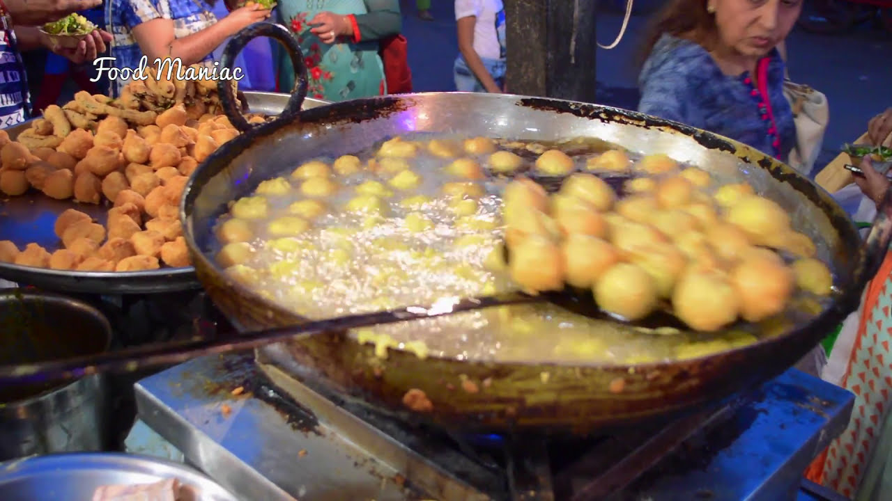 Ram Ladoos | Delhi Street Food | Moong Dal Pakode | Lajpat Nagar Delhi | Video By Food Maniac