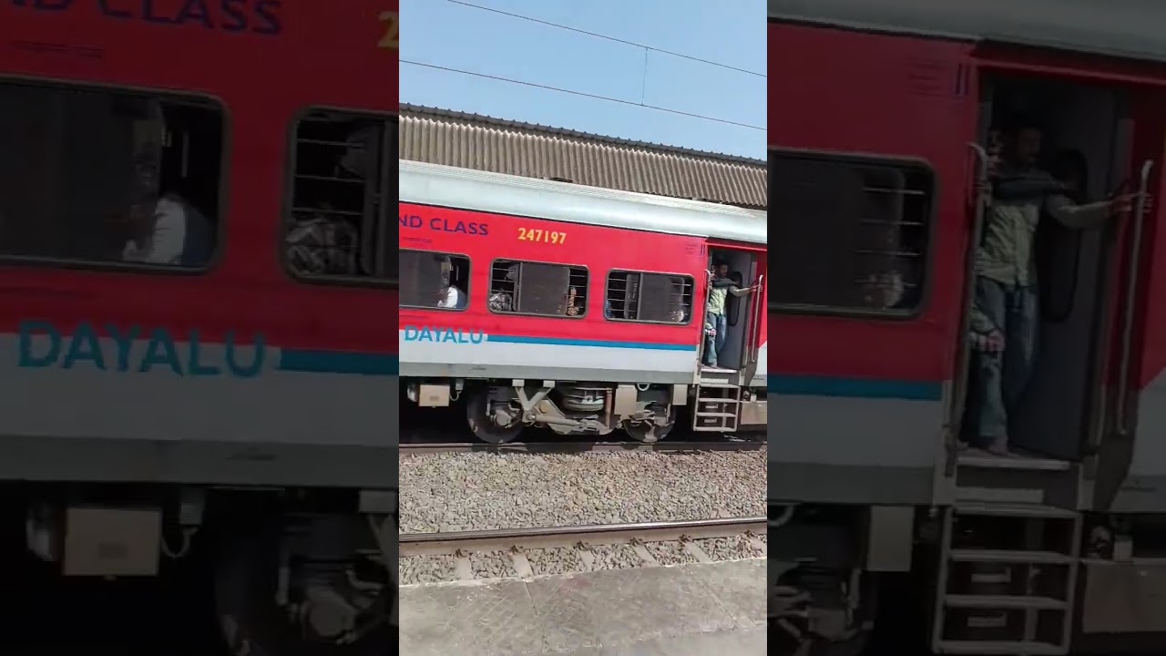 (12471)Bandra-SMVD/Swaraj Express 🔥arriving with WAP-7⚡ #shorts #indianrailways #youtubeshorts