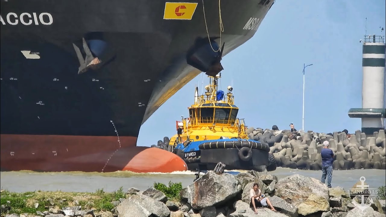 Gigante NAVIO chegando no Porto de Itajaí