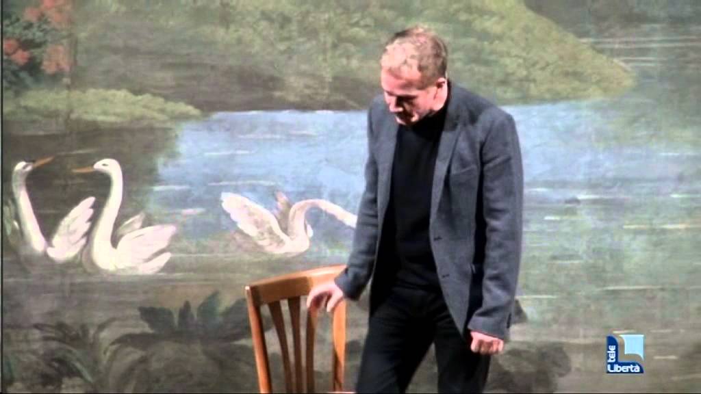 Gabriele Lavia incanta il teatro Muncipale con Leopardi