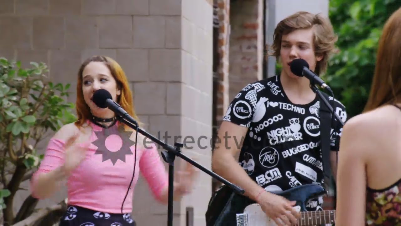 Los Solaris dieron un recital acústico en una esquina ¡Imperdible!