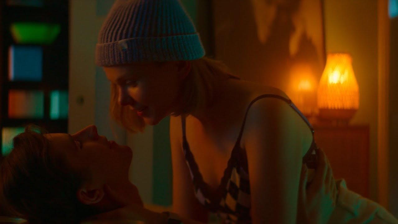 Sexify kiss scene - Monika, Natalia and Paulina | Netflix