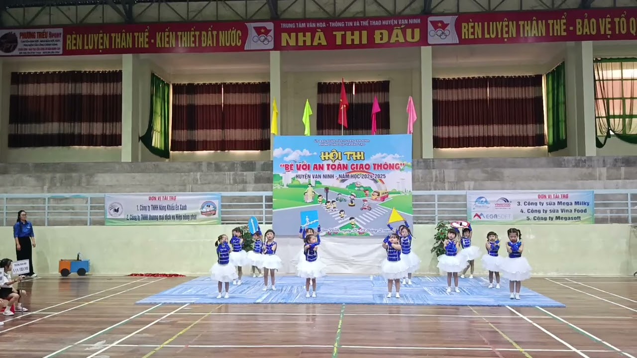Nhảy Vui giao thông. Trường MN Vạn Giã