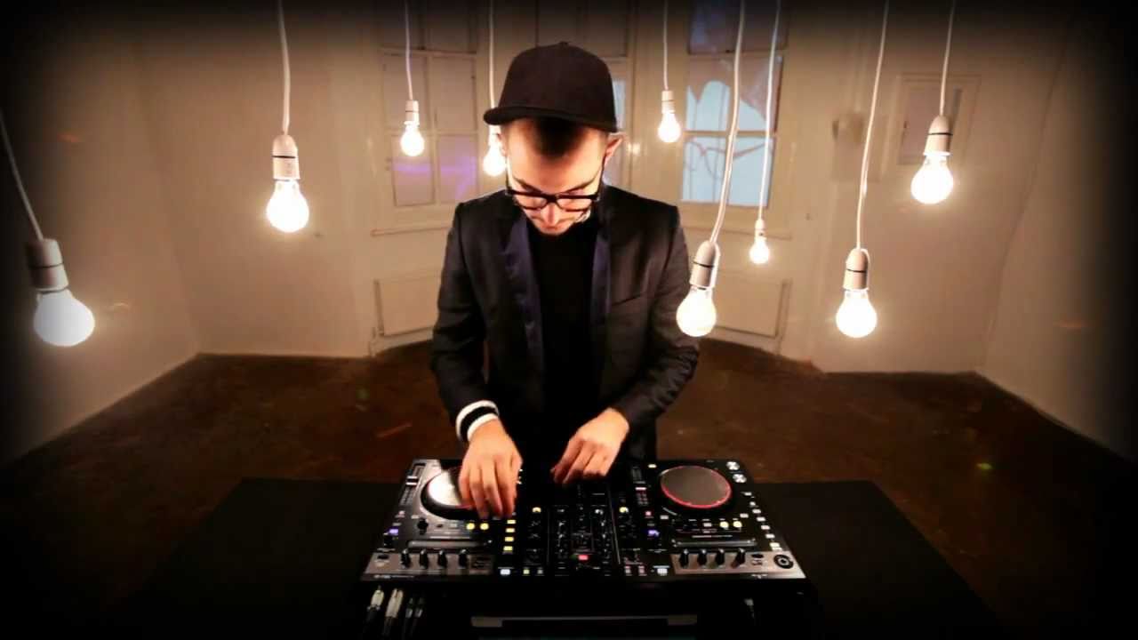 DDJ-S1 Official Introduction with Aeroplane