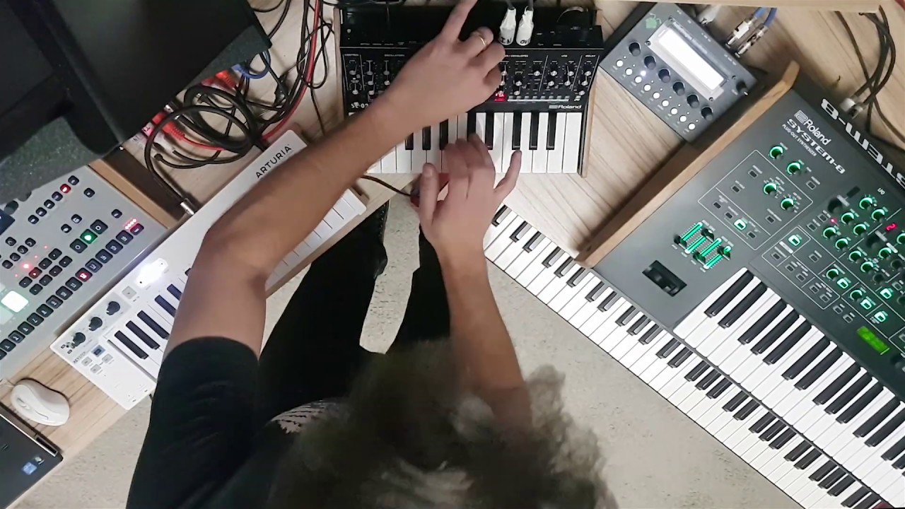 SE-02  Roland and Studio Electronics Live Jam