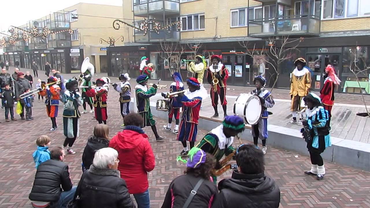 Zwatre piet zondag  Drumfanfare TTH