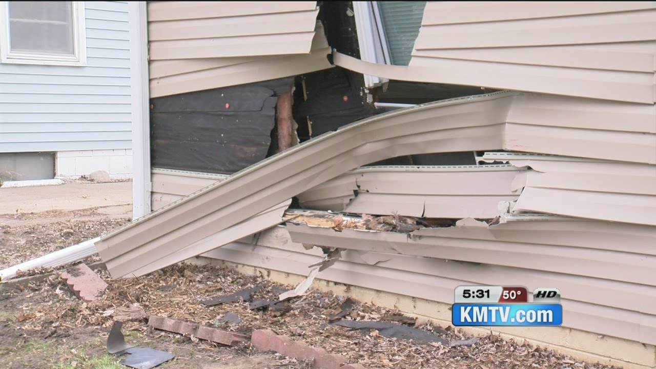 Drunk drive crashes SUV into Omaha home