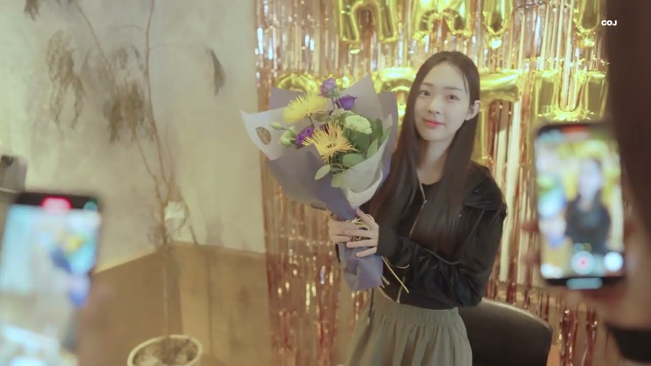 tripleS 김수민 생일카페 본인등판 깜짝방문 직캠 - 231002 레이어프로젝트