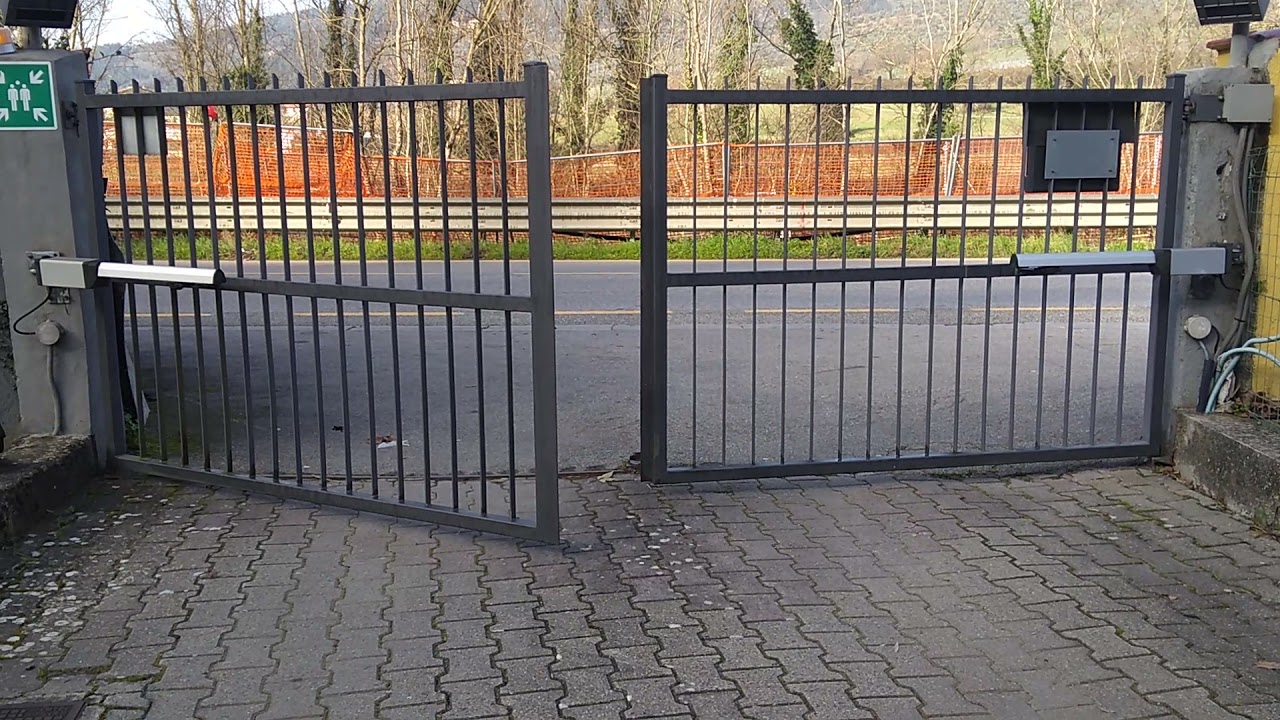 Cancello a battente per abitazione privata