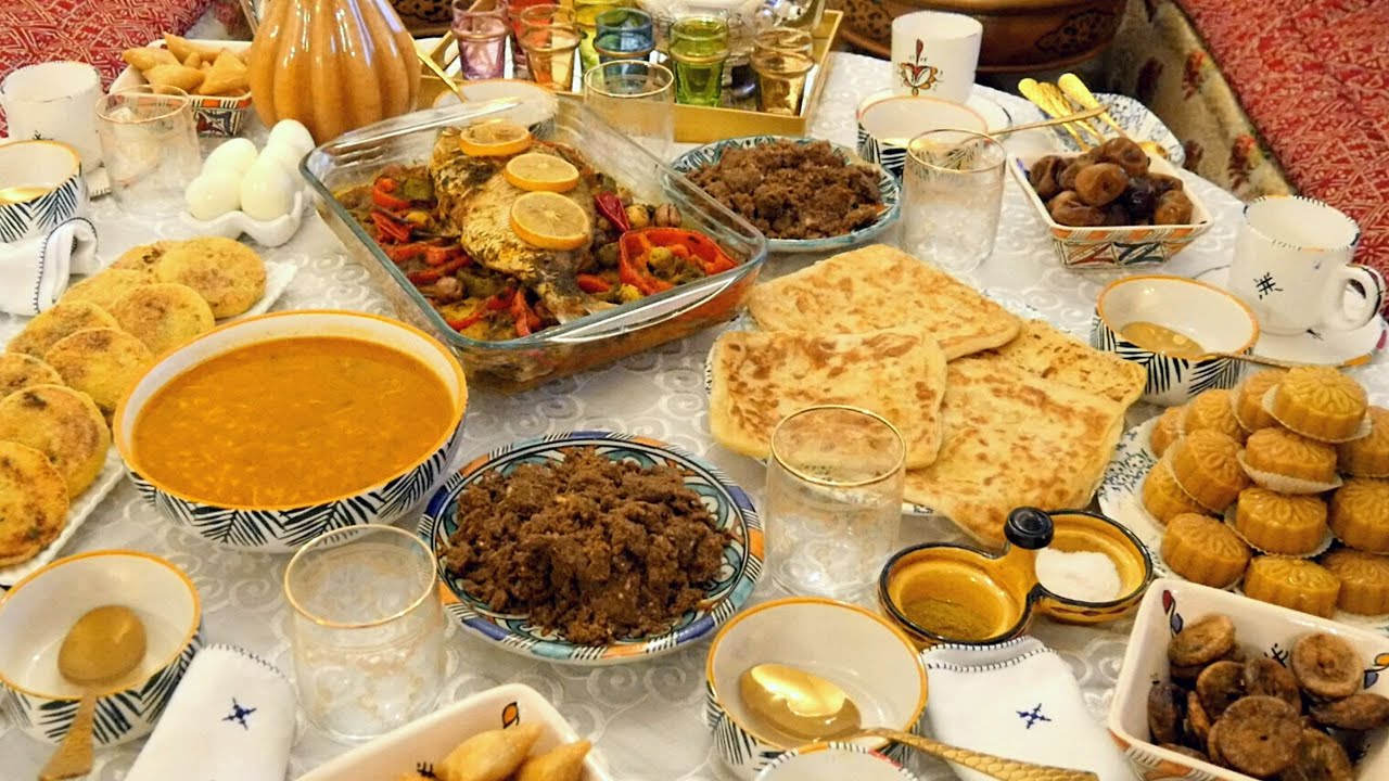 أطباق وأفكار جد رائعة لمائدة رمضان متنوعة: حوتة فالفرن،حريشات بالجبن والزيتون،حريرة بشكل آخر مع عصير