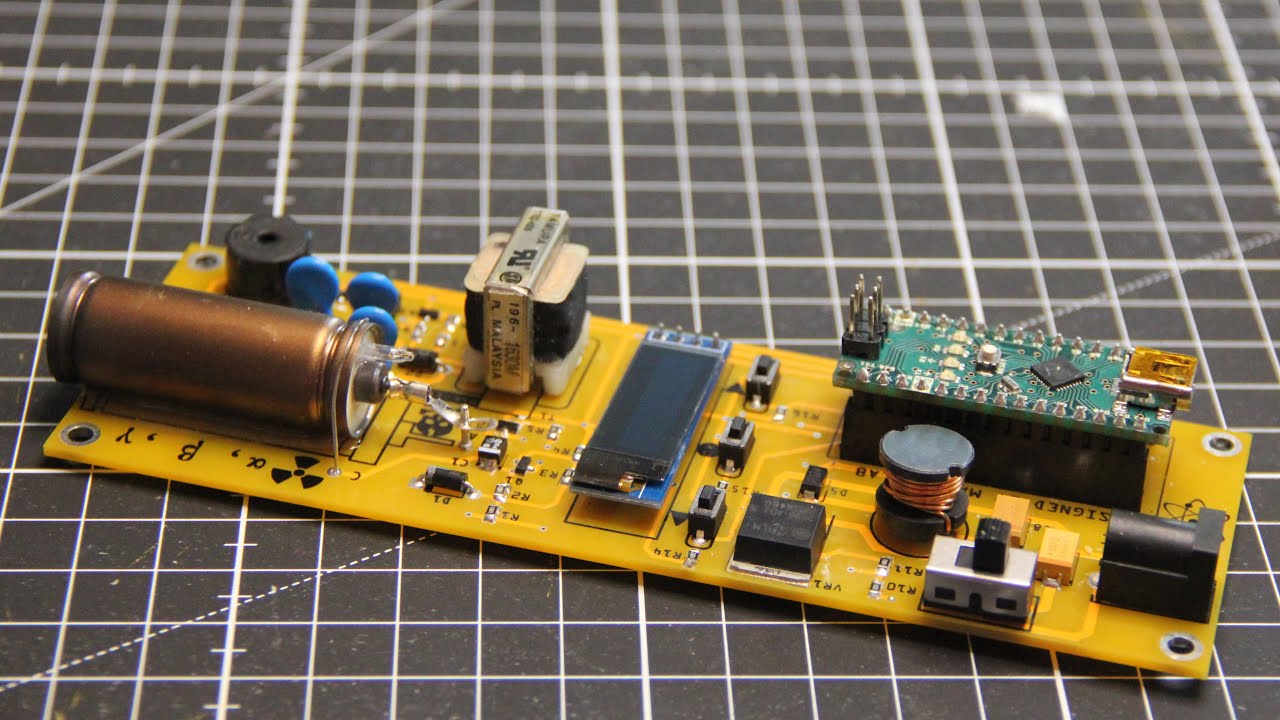 Building a Geiger counter and testing different free available radioactive materials