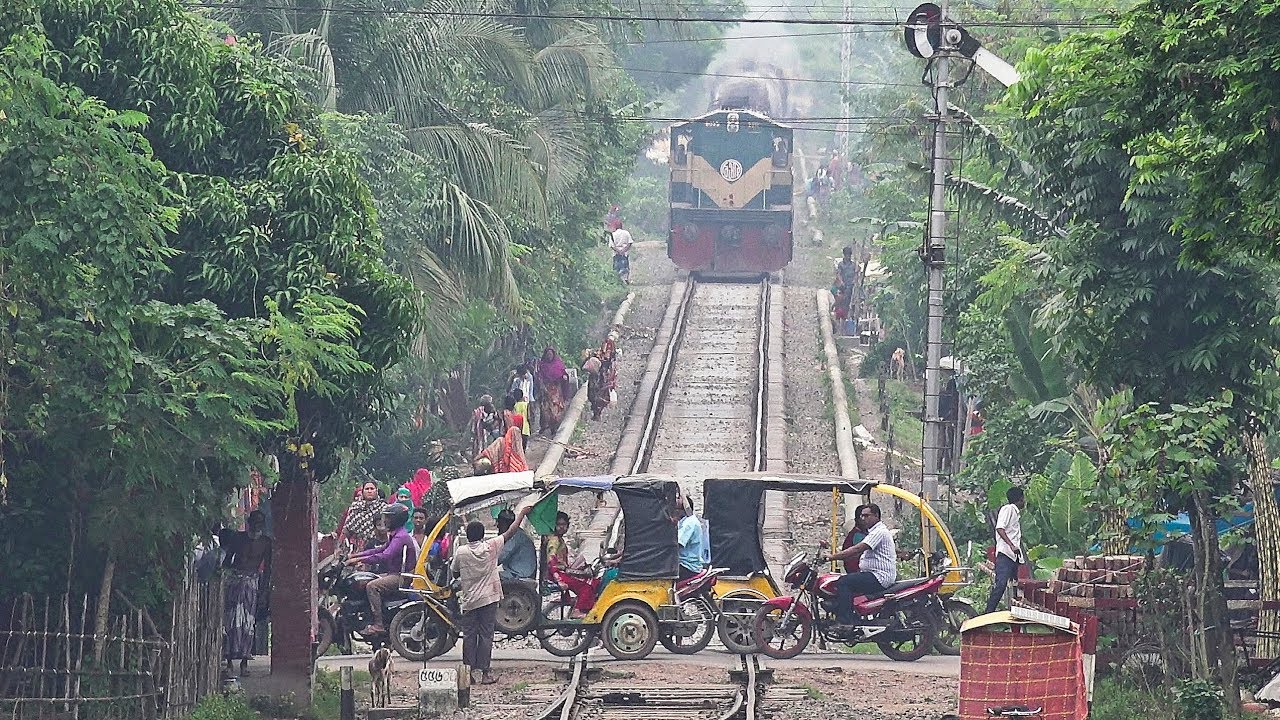 Oil Tanker Train (BTO) of Bangladesh Railway entering Jessore Railway Station