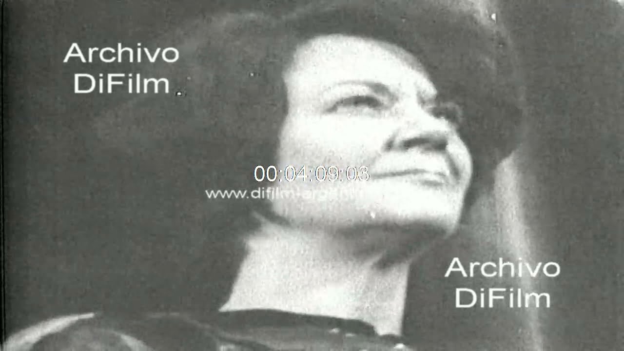 Maria Casares ensayando obra de teatro en Francia 1966