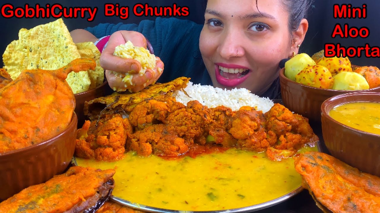 Eating Spicy🔥 Gobhi Curry, Dal Chawal, Mini 3 Different Type Of Bhorta, Bengan Pakoda, Omlette Asmr