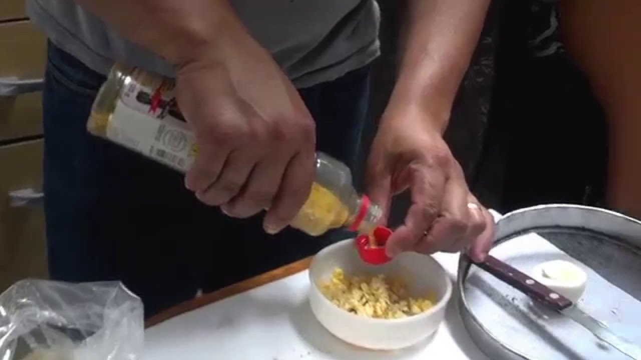 🔴Como Preparar a Ração de Um Filhote de Curió | Curió Santana.