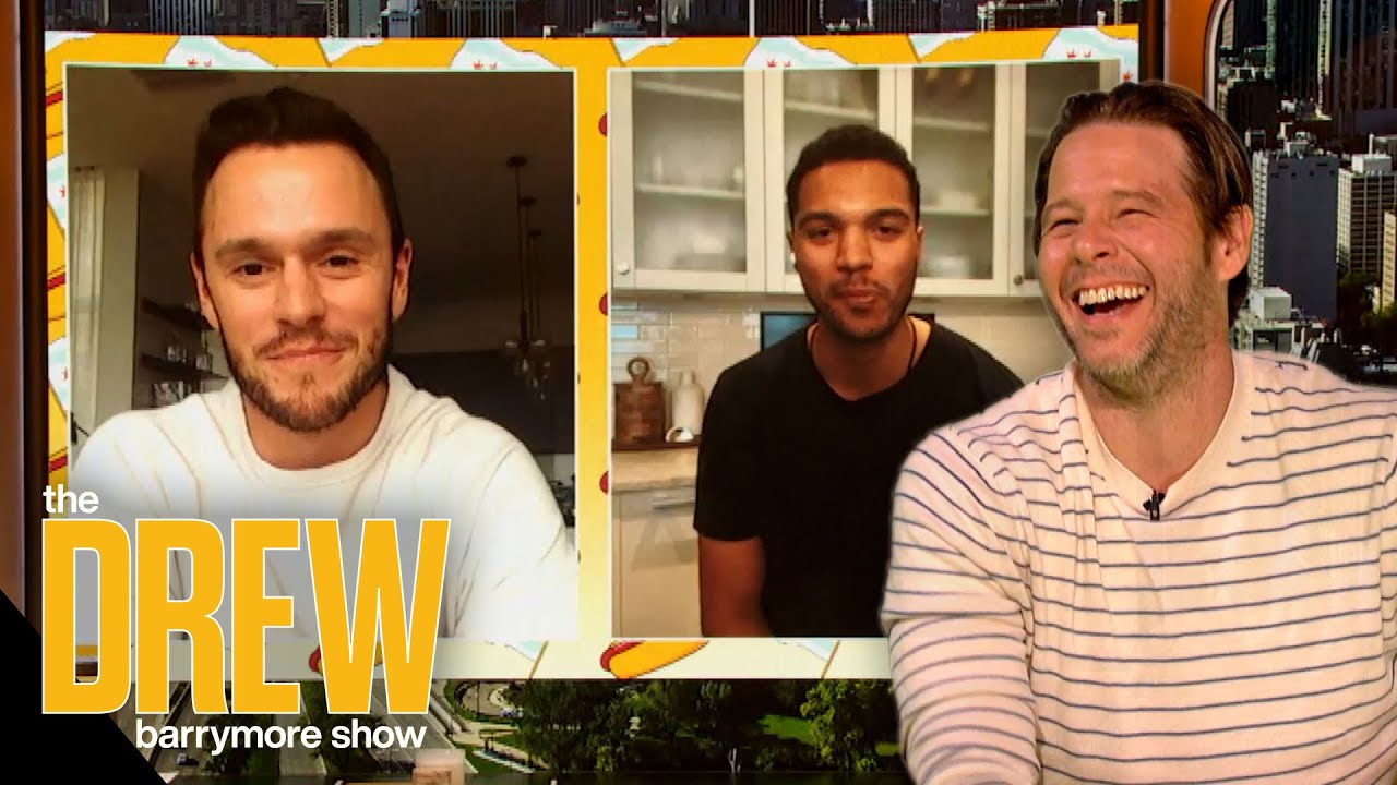 Ike Barinholtz vs. the Blackhawks' Jonathan Toews and Seth Jones to See Who's the Ultimate Chicagoan