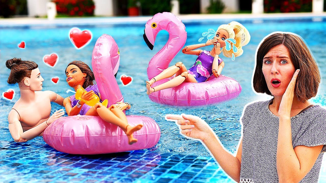 Barbie está enojada porque Ken sale con Teresa