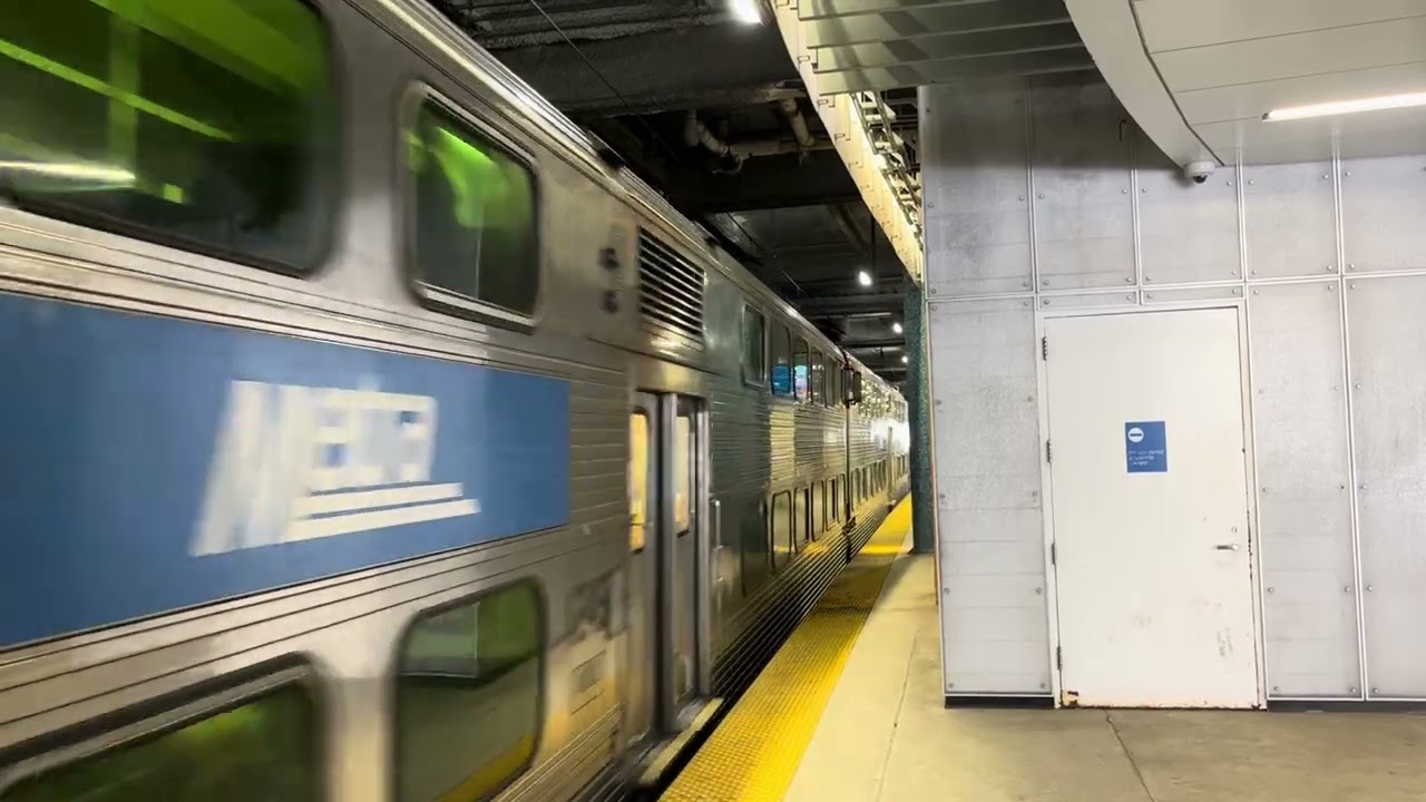 MED Mainline Inbound 812 Departing 23rd Street/McCormick Place