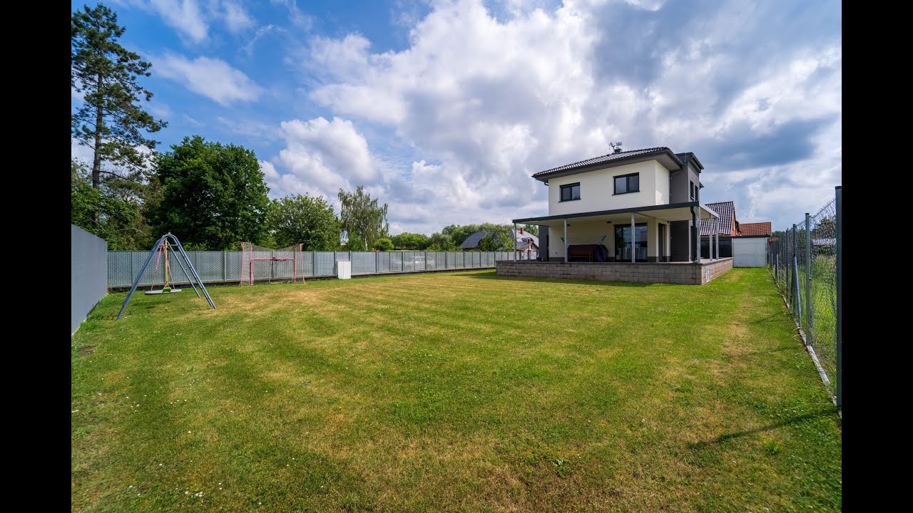 Pronájem zařízeného rodinného domu 4+kk (137 m2) na pozemku 804 m2 v Poděbradech, část Kluk