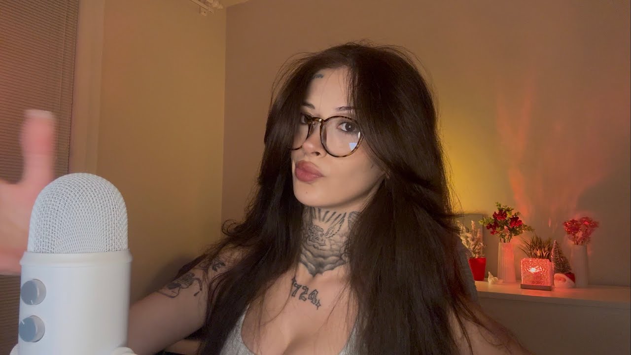 Akasi ASMR kanalı canlı yayında