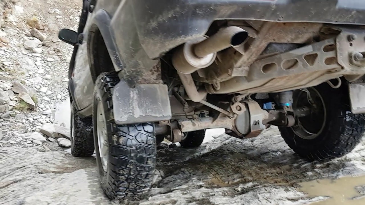 Land Rover Discovery 2 TD5 In the Bomb Hole