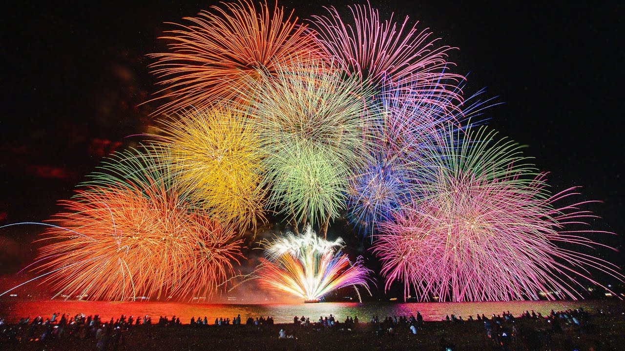津花火大会 2023 ハイライト - 見事な扇打ち花火が海上に咲く - (BMPCC6K / Panasonic S5 + BRAW)