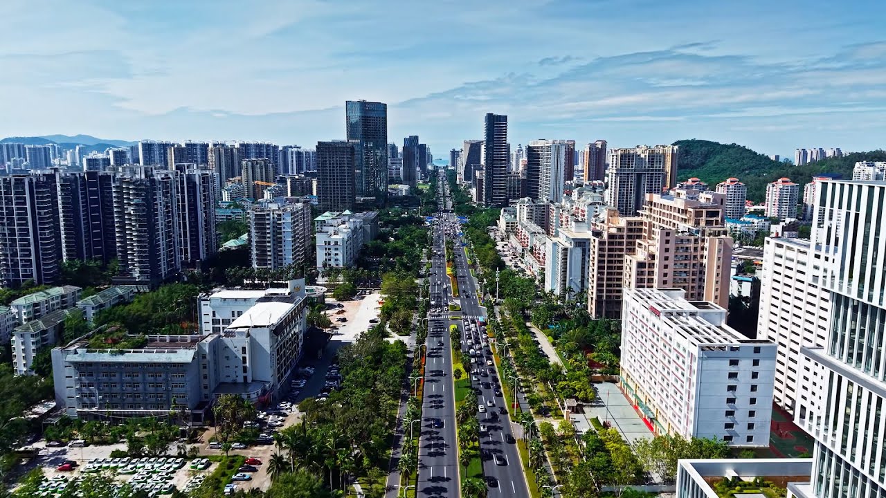 Yingbin Road, Sanya City, Hainan Province, China中国海南省三亚市迎宾路