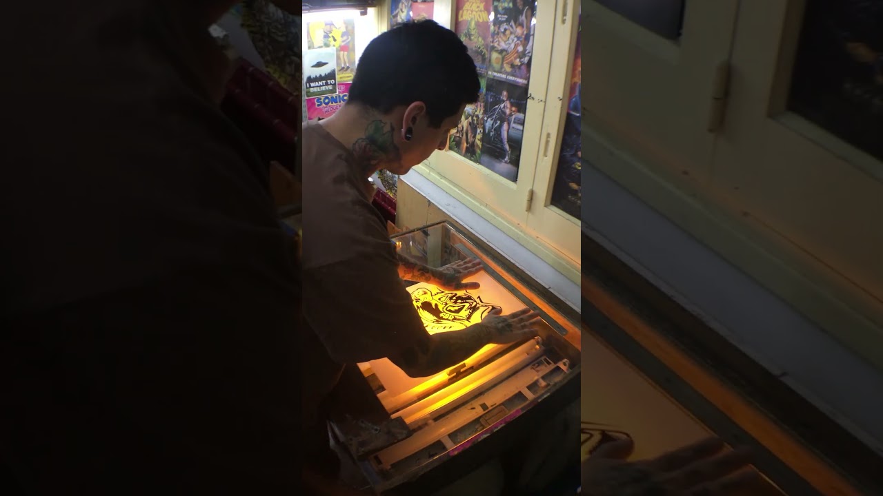 ESTAMPANDO UN PEDIDO PARA UN CLIENTE (SERIGRAFIA PASO A PASO)  REMERAS PERSONALIZDAS 2023