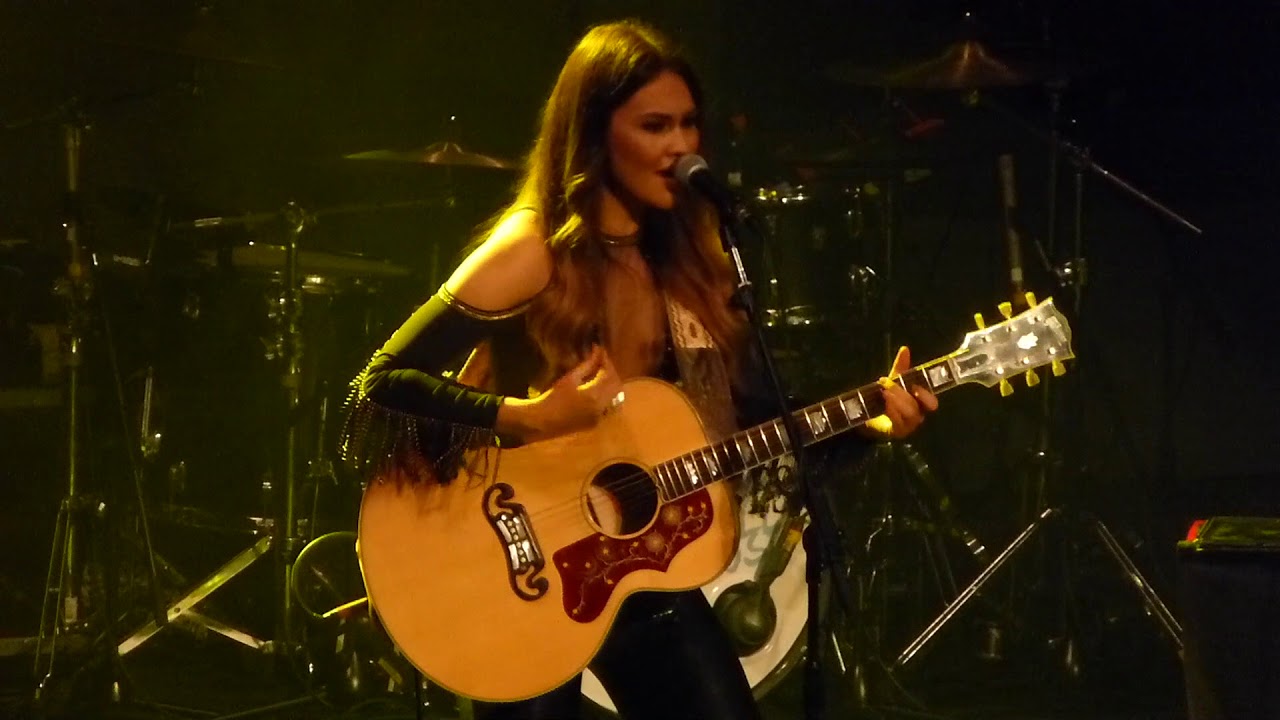 Sinead Burgess - Momma Raised A Ramblin' Man - 6/9/18 Brighton Dome Concert Hall - Brighton, UK