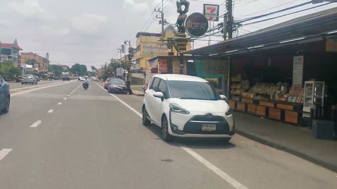 Exploring Ayutthaya by Tuk-Tuk: A Unique Thailand Adventure. 