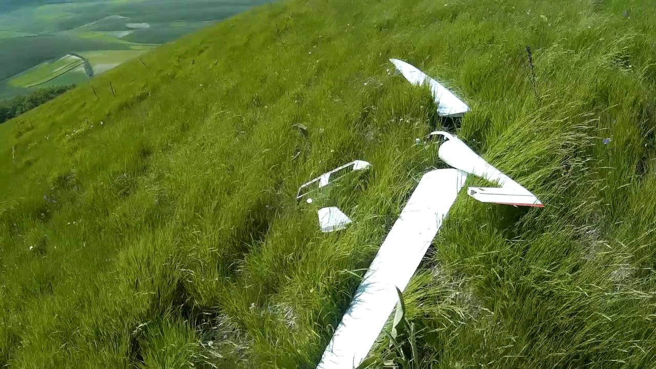 Graupner Twin Acro RC Sailplane lost its elevator and crashed - Crash