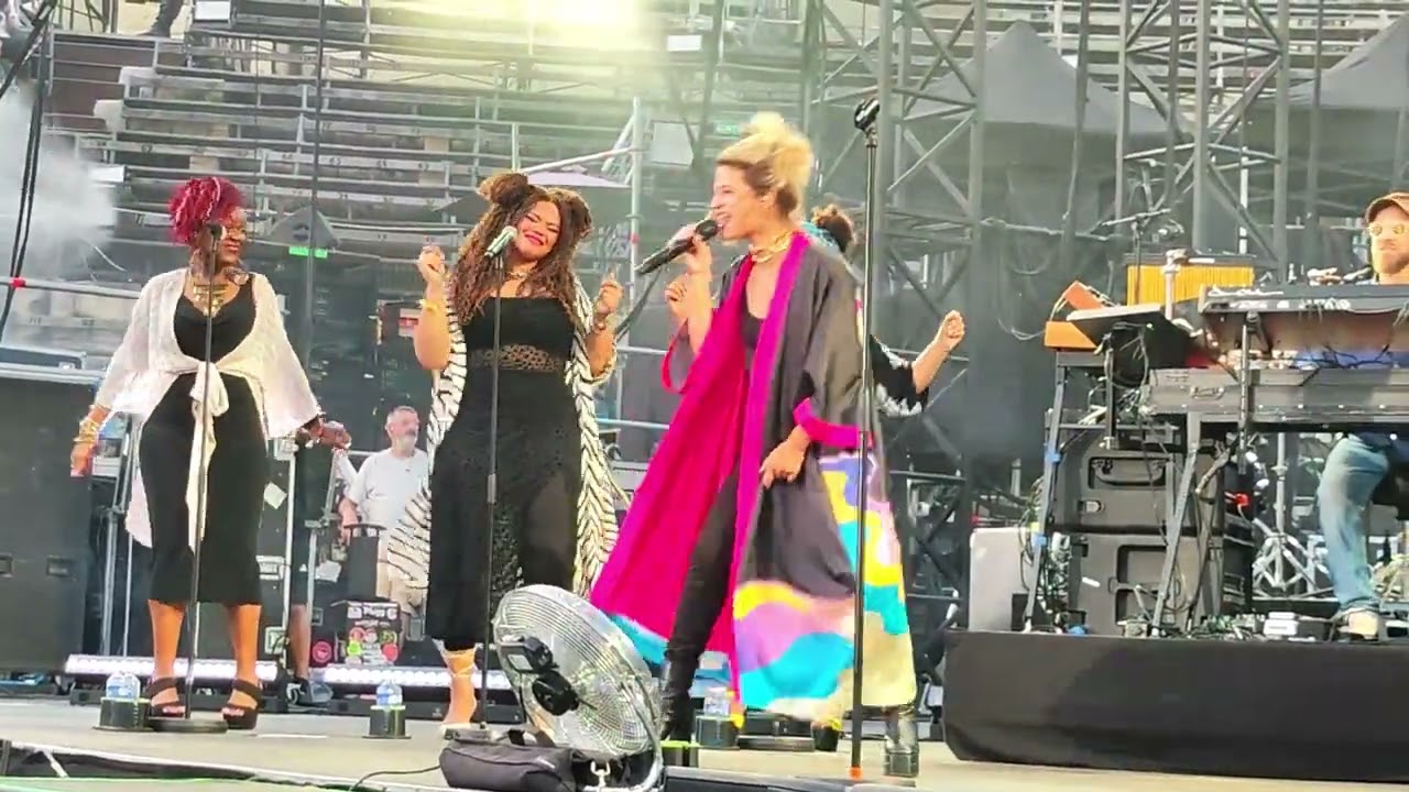 SELAH SUE  