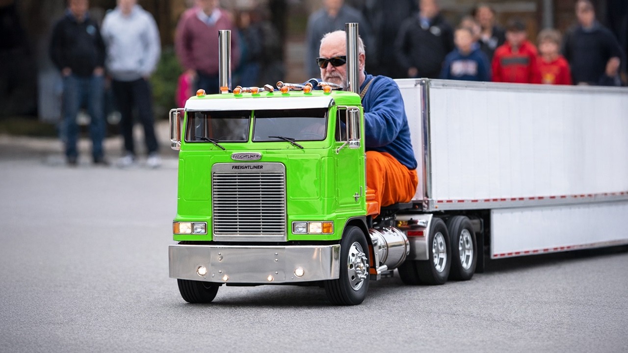 AMERICAN TRUCKS in a SMALLER SCALE with REAL ENGINES — You HAVE to see this!