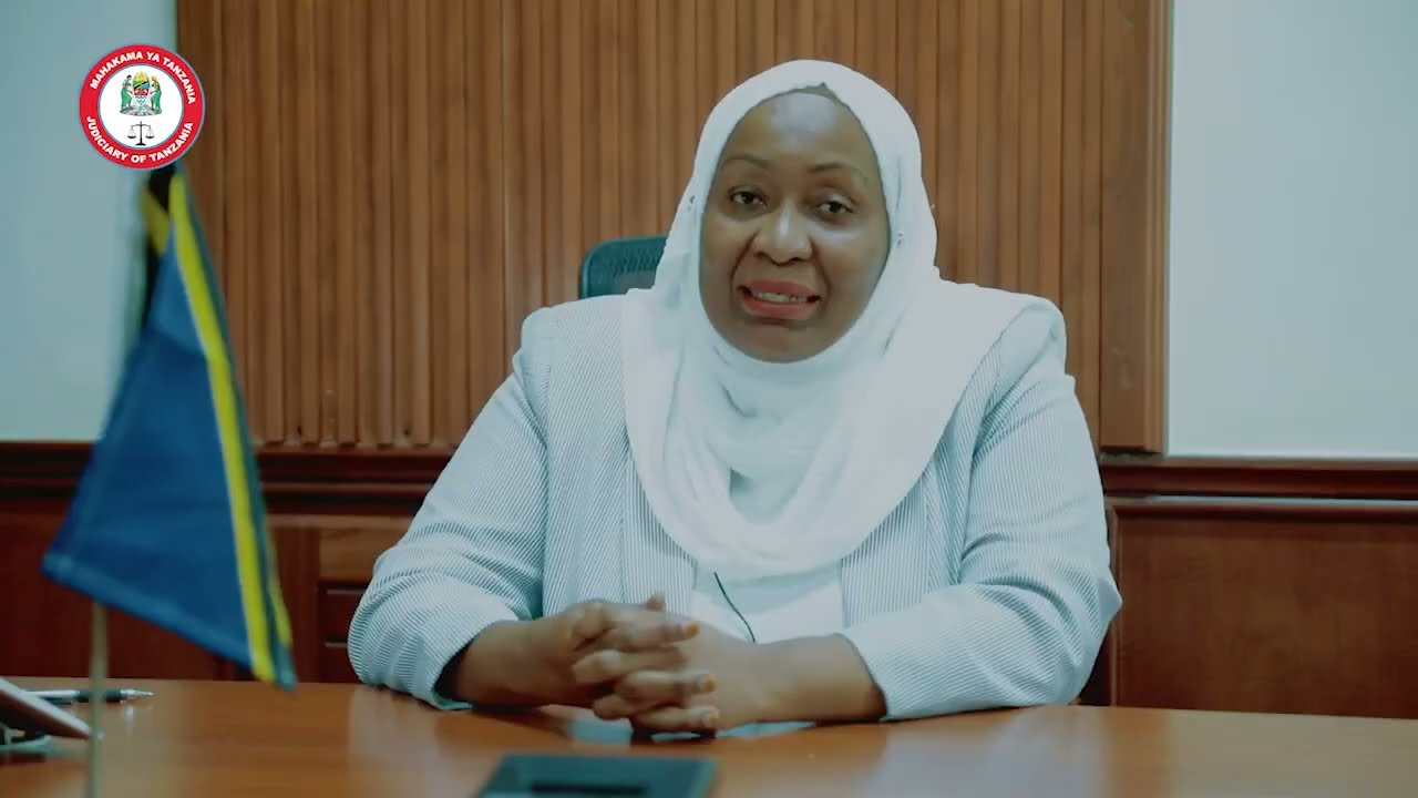 JAJI MFAWIDHI WA MAHAKAMA KUU, DAR ES SALAAM, MHE.  MAGHIMBI AWAKARIBIASHA WANANCHI SIKU YA SHERIA
