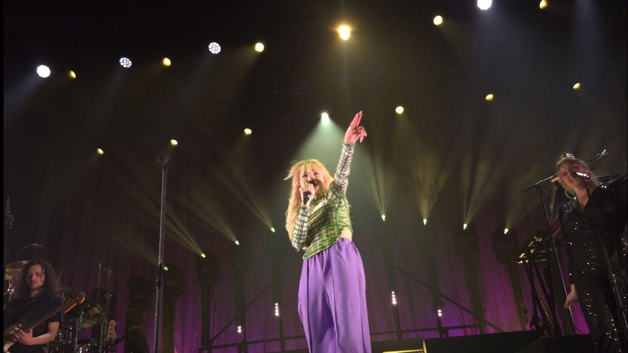 Carly Rae Jepsen - Shooting Star LIVE Debut at 3Olympia Theatre Dublin on 4th February 2023